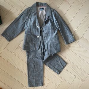 Andy & Evan Boys summer suit size 3T (fits larger)